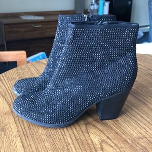 ROCK AND REPUBLIC BLACK STUDDED BOOTIES SIZE 7